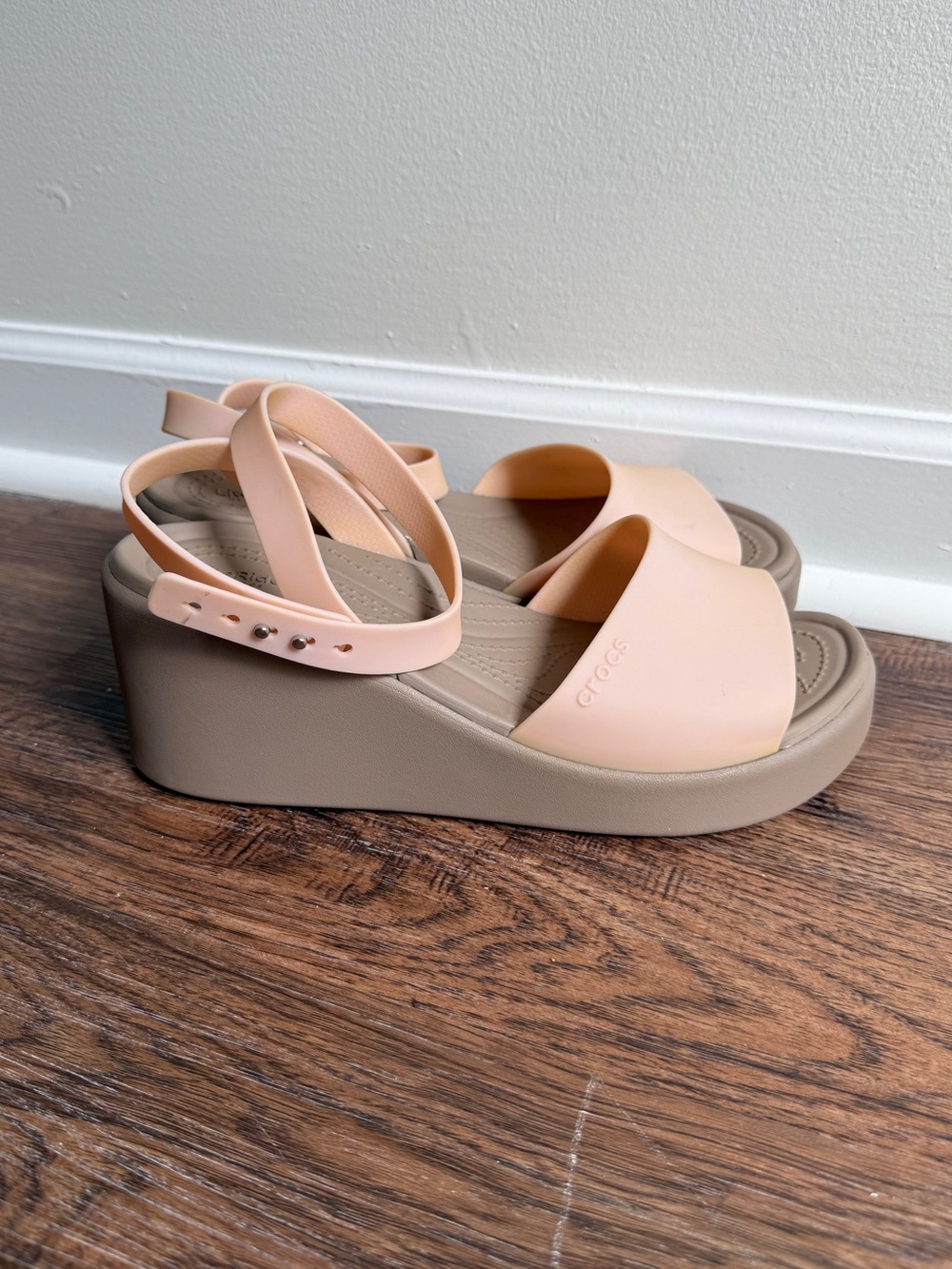 Crocs Brooklyn Ankle Strap Wedge Heel Sandals Size 9M Women’s Nude